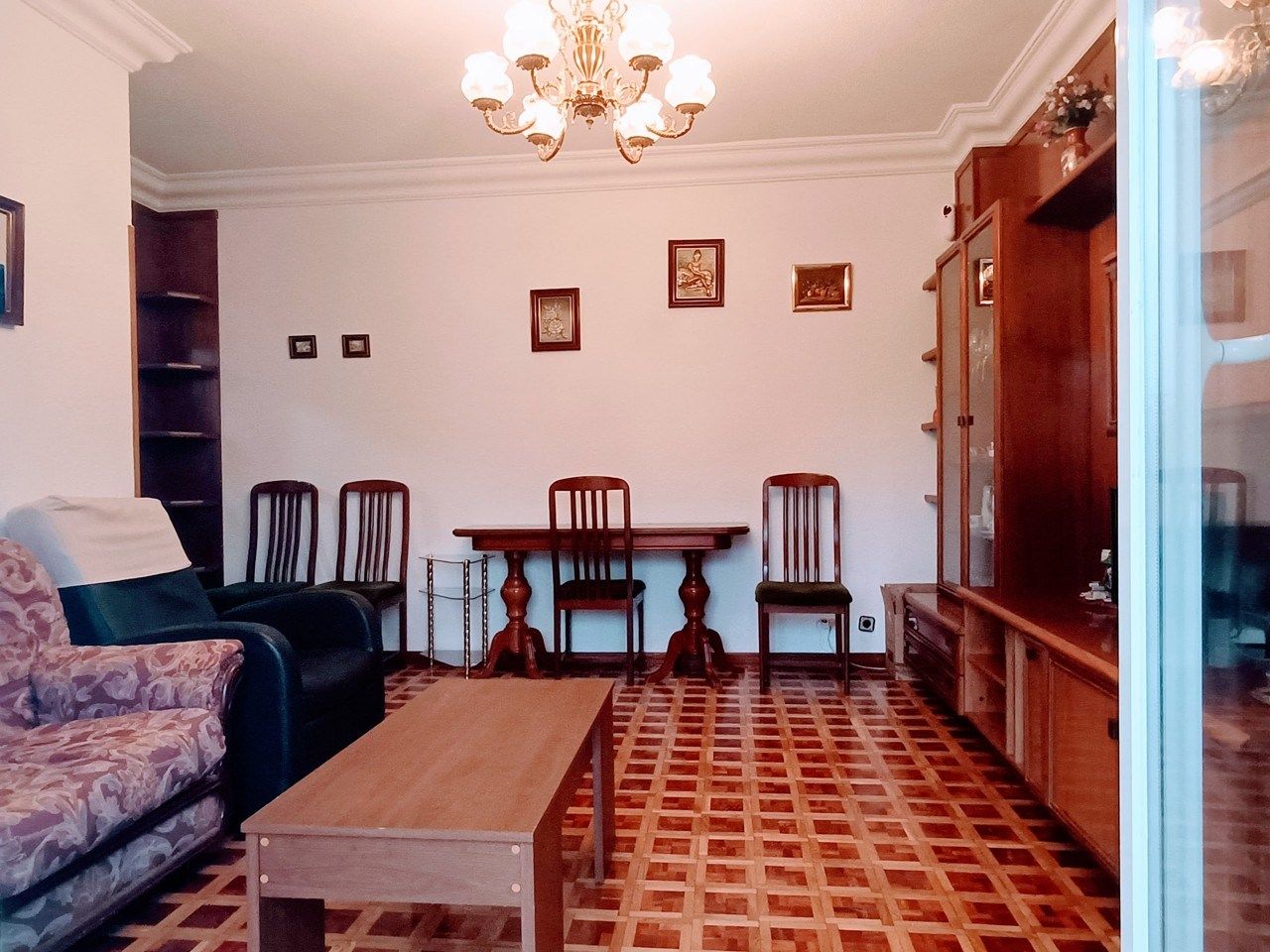 Living room of Flat to rent in  Madrid Capital  with Air Conditioner, Heating and Parquet flooring