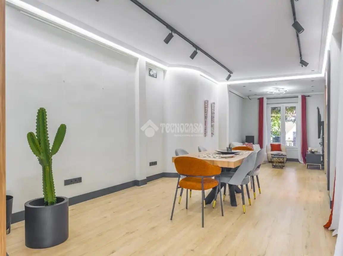 Flat for rent in Madrid  with Air Conditioner and Balcony