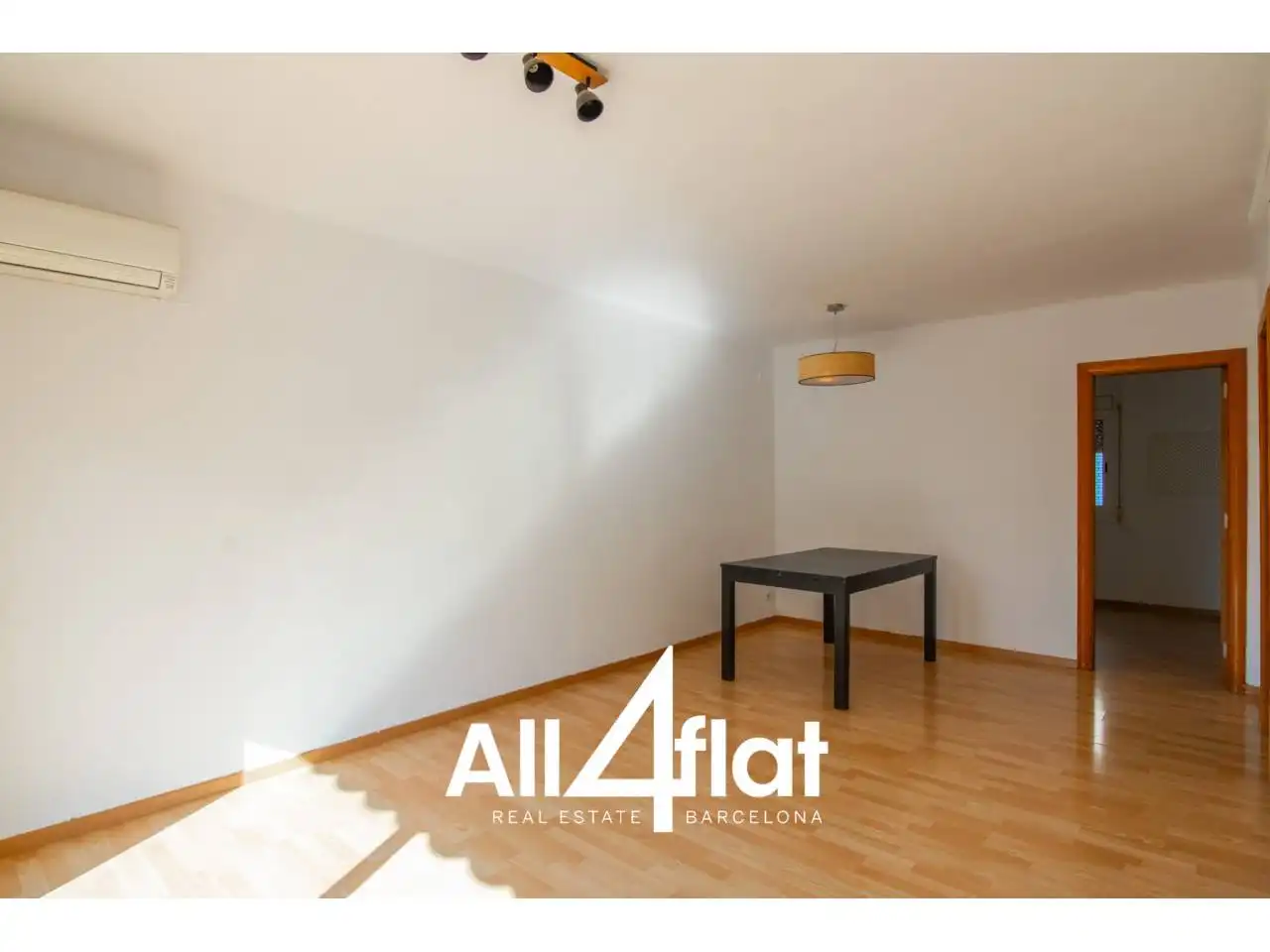 Dining room of Flat for rent in Esplugues de Llobregat  with Air Conditioner, Heating and Parquet flooring