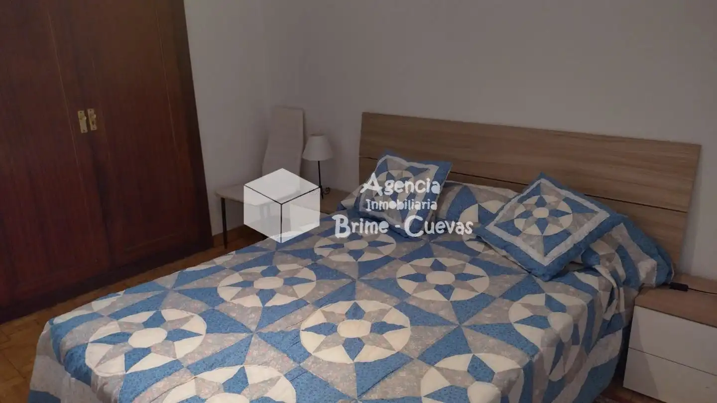 Habitación de Piso de alquiler en Oviedo  con Calefacción