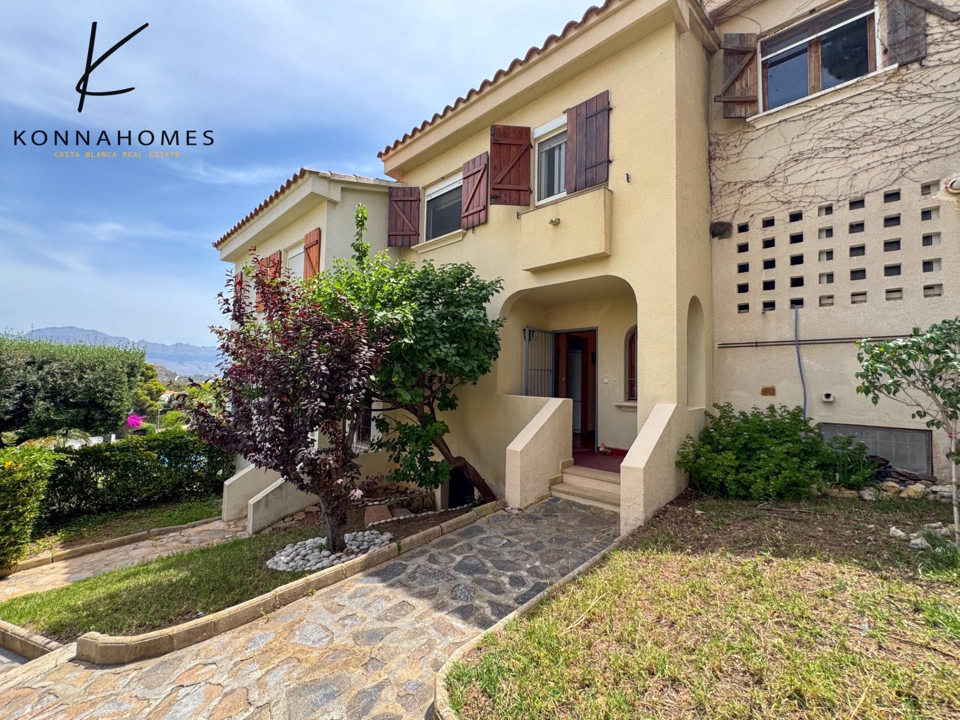 Exterior view of Single-family semi-detached for sale in La Nucia  with Air Conditioner, Heating and Private garden