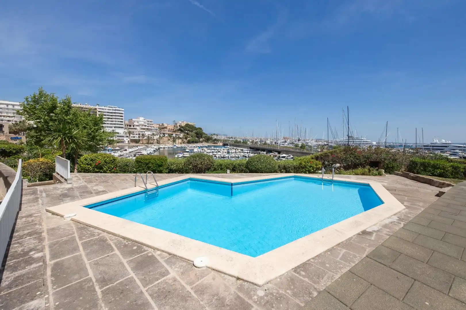 Schwimmbecken von Wohnung zur Miete in  Palma de Mallorca mit Klimaanlage, Heizung und Terrasse