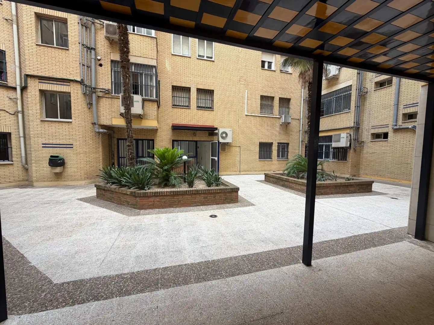 Vista exterior de Piso de alquiler en Sevilla con Aire acondicionado y Terraza