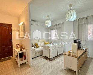 Living room of Flat for sale in  Sevilla Capital