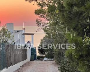 Vista exterior de Casa o xalet en venda en Sant Antoni de Portmany amb Aire condicionat, Jardí privat i Piscina