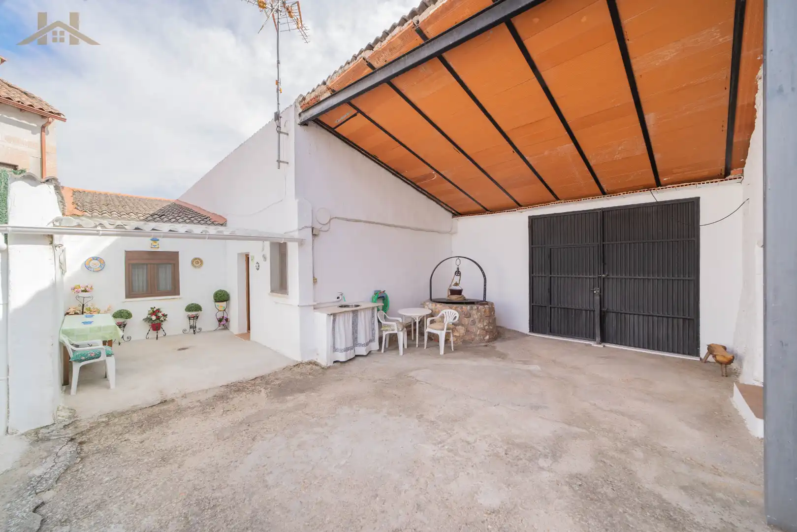 Vista exterior de Casa o xalet en venda en Casarrubios del Monte amb Aire condicionat, Calefacció i Jardí privat