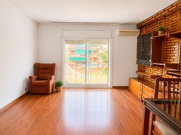 Piso con balcón en venta en Carrer de la Independència