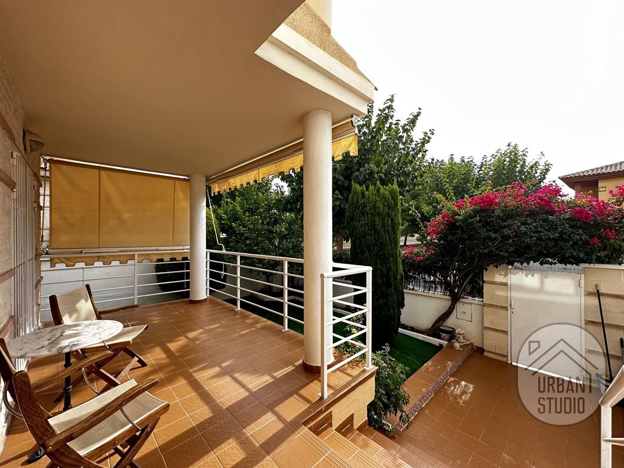 Terrassa de Casa o xalet en venda en Elda amb Aire condicionat, Jardí privat i Terrassa