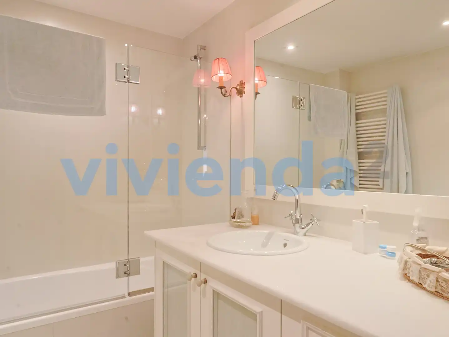 Bathroom of Flat for sale in Madrid  with Air Conditioner, Heating and Terrace