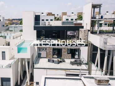 Villa avec balcon à vendre à Ciudad Quesada