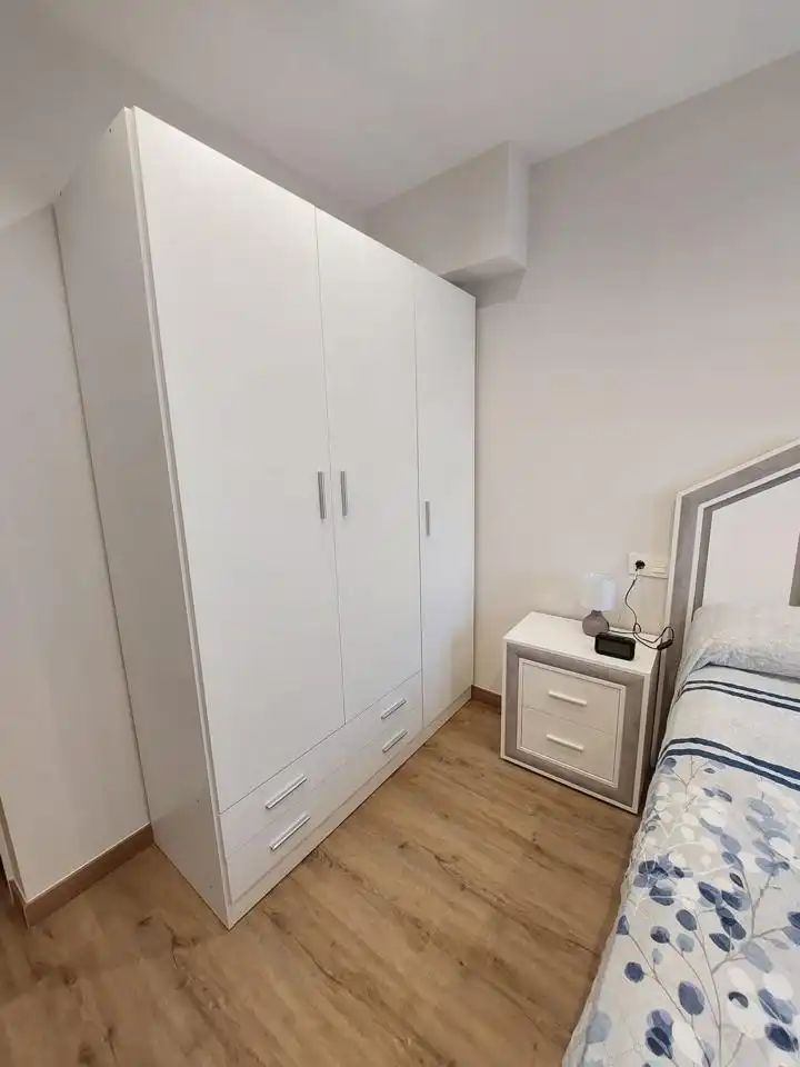 Schlafzimmer von Erdgeschoss zur Miete in Gijón  mit Heizung, Abstellraum und Möbliert