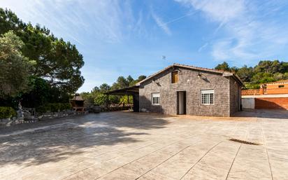 Vista exterior de Casa o xalet en venda en Terrassa amb Aire condicionat, Terrassa i Balcó