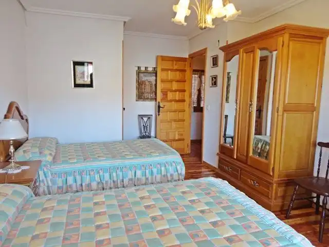 Dormitori de Casa adosada en venda en Santo Domingo de Silos amb Calefacció, Terrassa i Traster