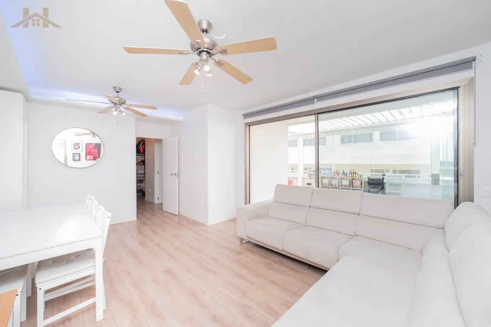 Sala de estar de Casa adosada en venta en Villaviciosa de Odón con Aire acondicionado, Calefacción y Jardín privado