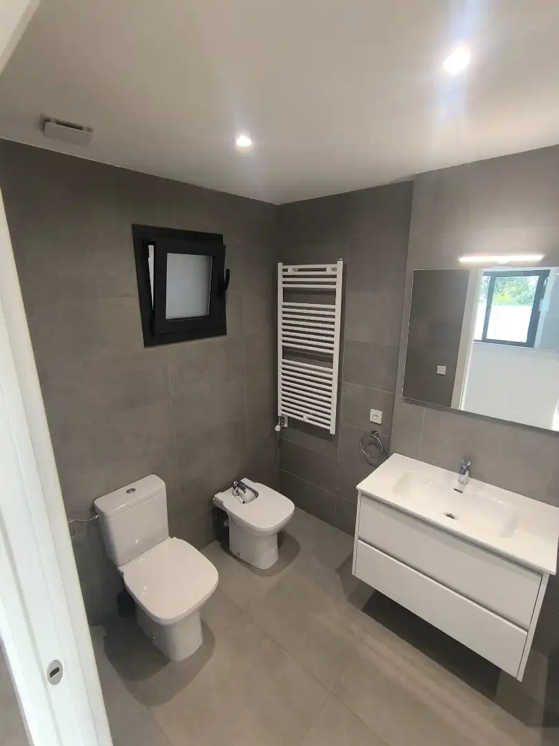 Bathroom of Flat for rent in Vilablareix, Girona