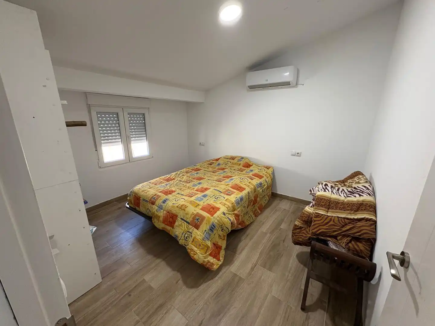 Schlafzimmer von Einfamilien-Reihenhaus zum Verkauf in Alpicat mit Klimaanlage, Heizung und Privatgarten