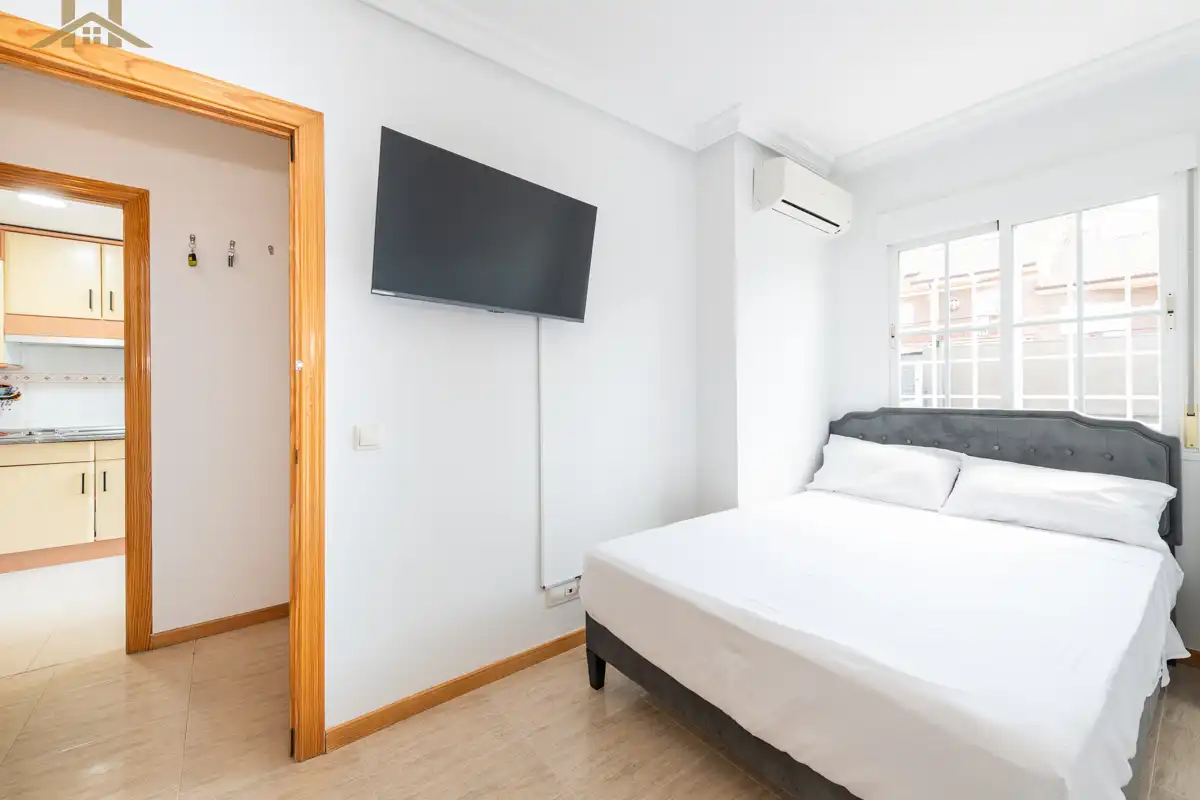 Habitación de Casa adosada en venta en Loeches con Aire acondicionado, Calefacción y Jardín privado