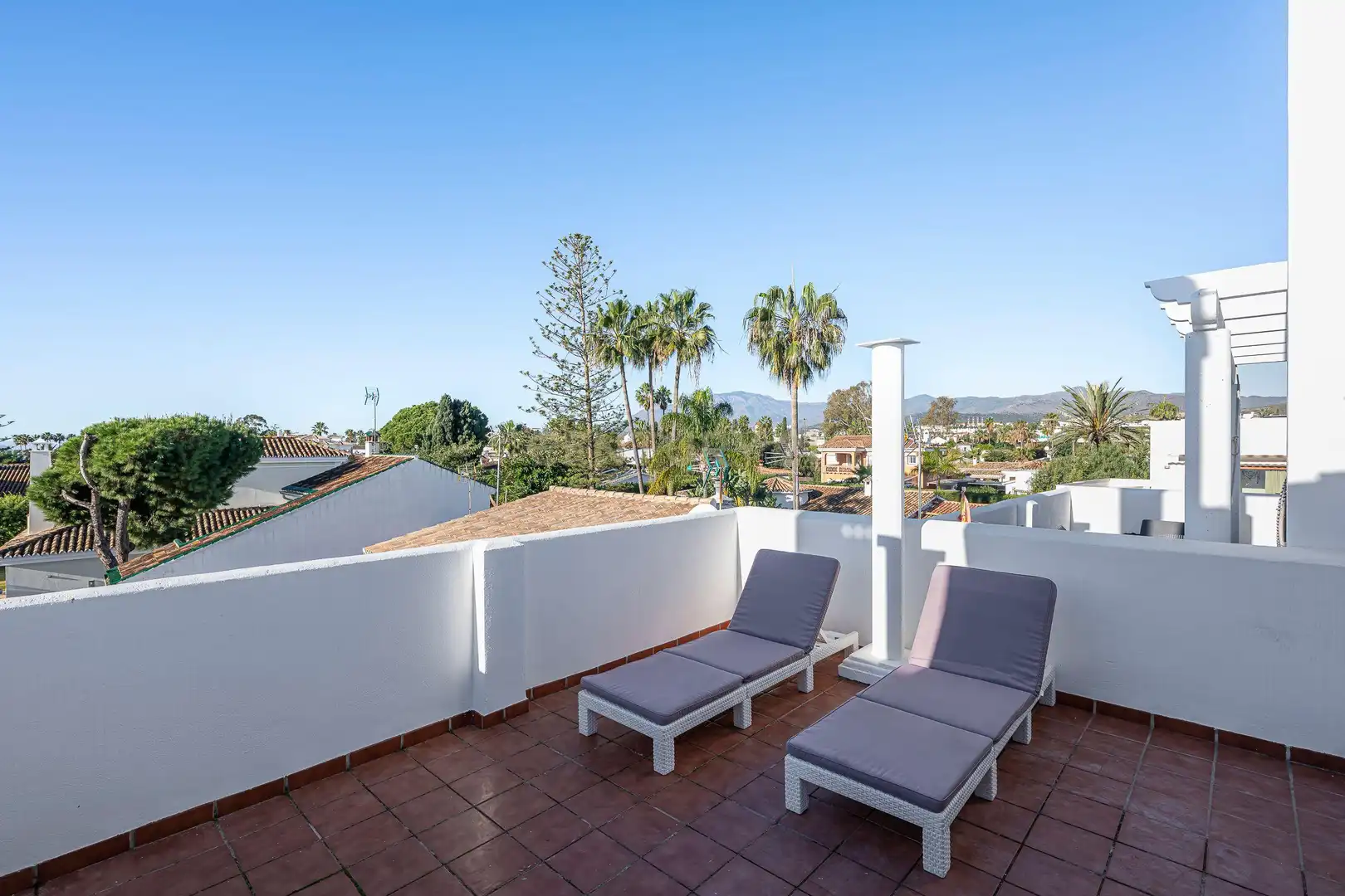 Terraza de Casa adosada en venta en Estepona con Aire acondicionado, Trastero y Piscina comunitaria