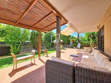 Pis amb piscina en venda a Les Salines - Pla de Sant Pere