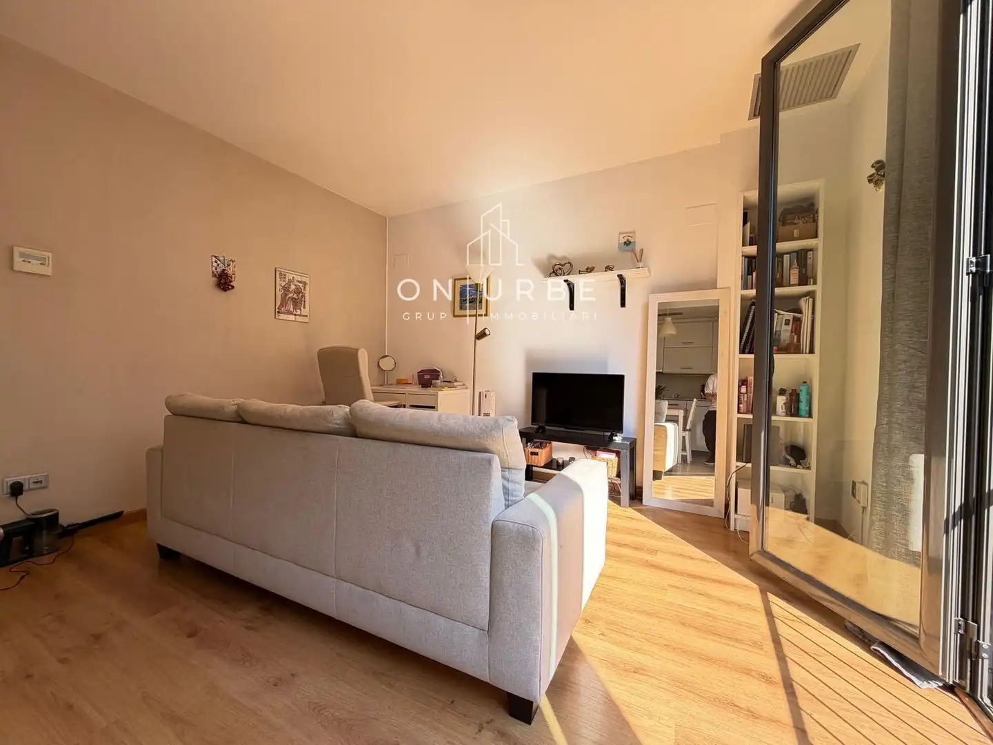 Sala d'estar de Pis en venda en Barcelona amb Aire condicionat, Terrassa i Traster