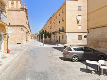 Adosado con balcón en venta en Calle de la Cruz