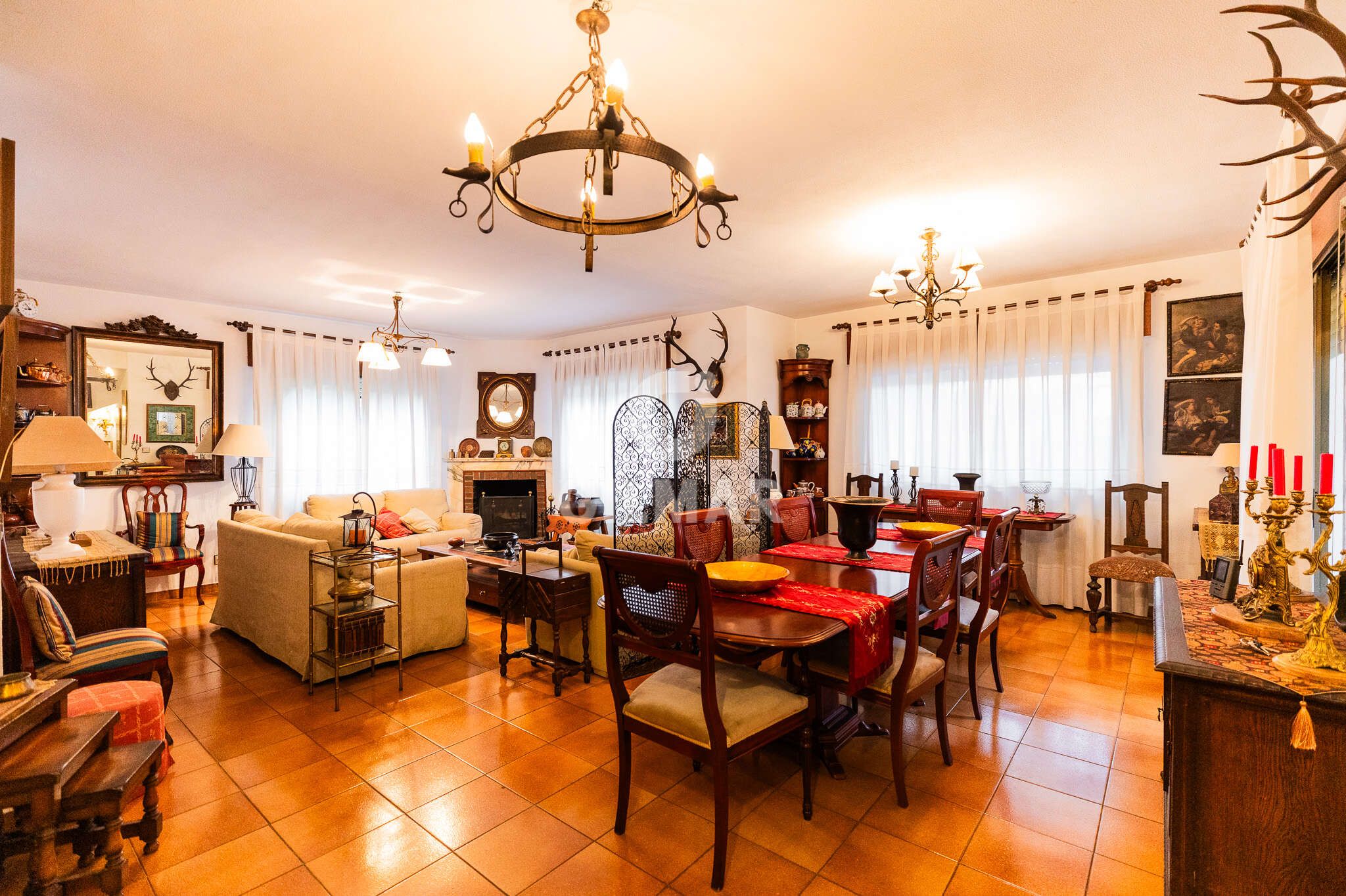 Menjador de Casa o xalet en venda en Becerril de la Sierra amb Calefacció, Jardí privat i Piscina