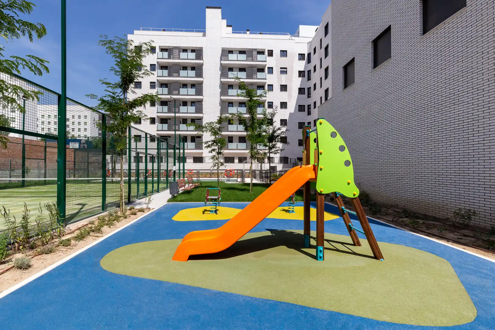 Vista exterior de Piso en venta en Madrid con Piscina comunitaria