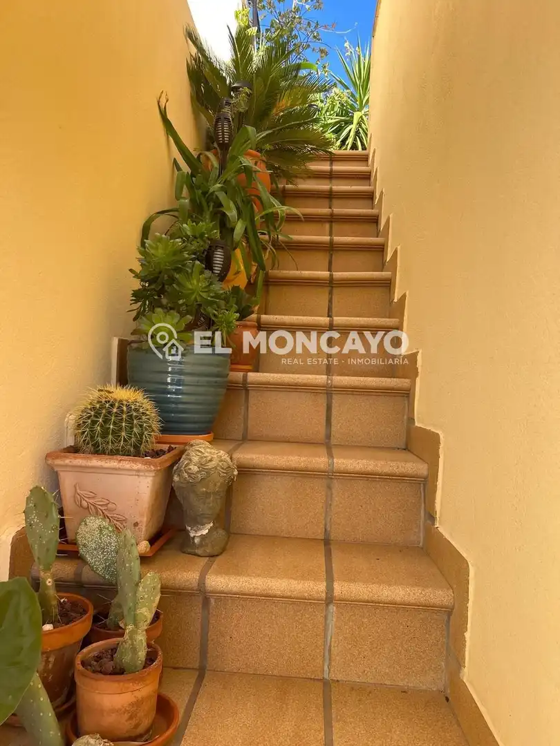 Casa adosada en venda en Orihuela amb Aire condicionat, Calefacció i Jardí privat