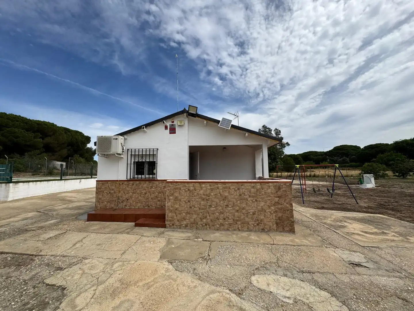 Außenansicht von Country house zum Verkauf in Lucena del Puerto mit Schwimmbad