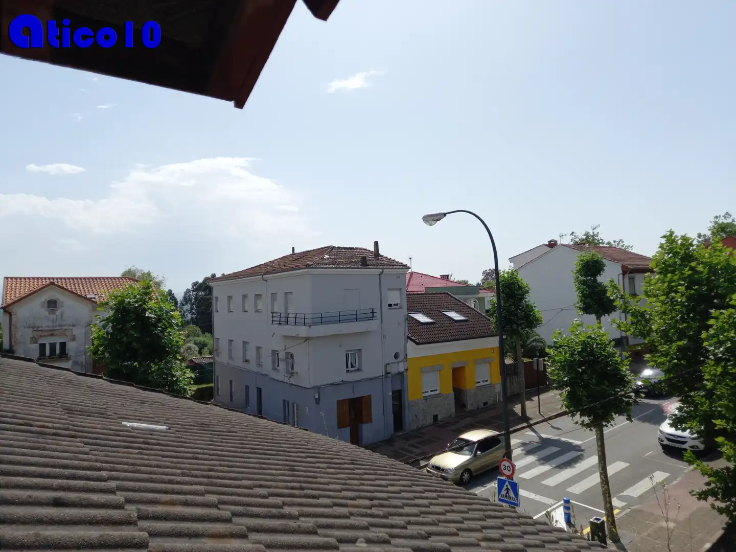 Außenansicht von Einfamilien-Reihenhaus zum Verkauf in Oviedo  mit Heizung, Privatgarten und Parkett