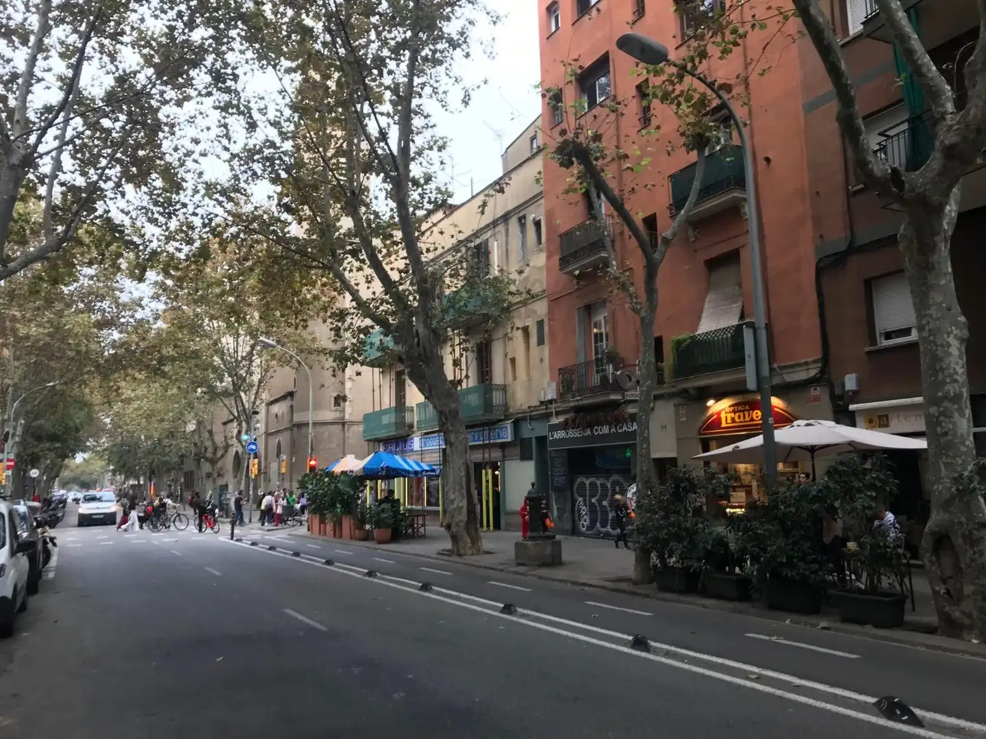 Business premises for transfer in Sants - Montjuïc, imagen 2