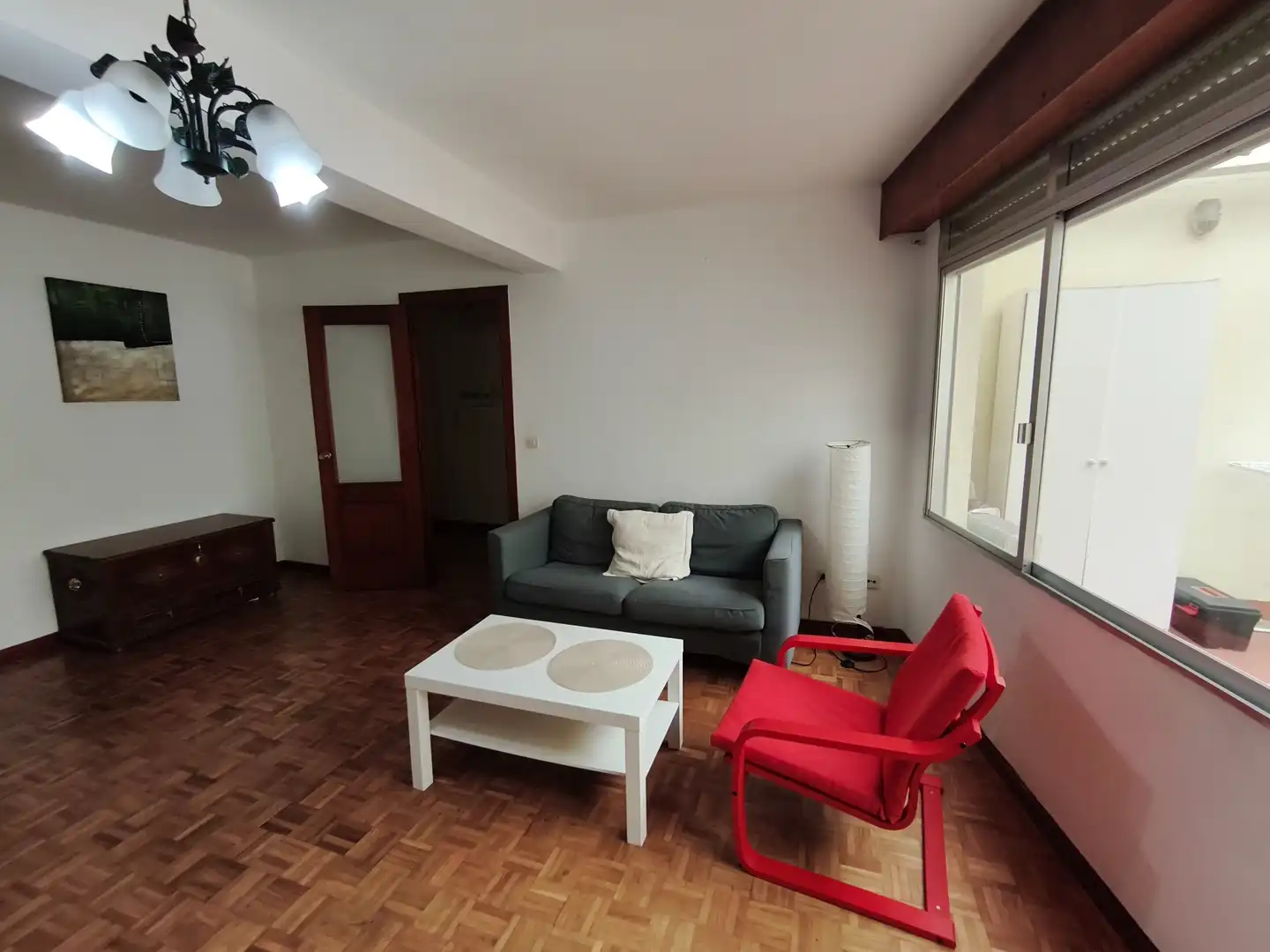 Sala d'estar de Àtic de lloguer en A Coruña Capital  amb Parquet, Terrassa i Moblat