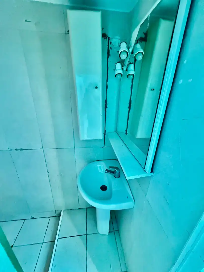 Badezimmer von Wohnung zum Verkauf in Girona mit Balkon und Alarm
