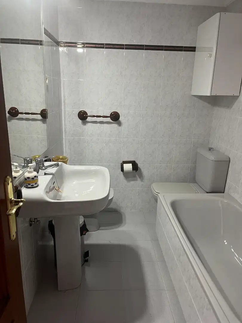 Badezimmer von Wohnung zur Miete in Málaga mit Möbliert, Ofen und Waschmaschine