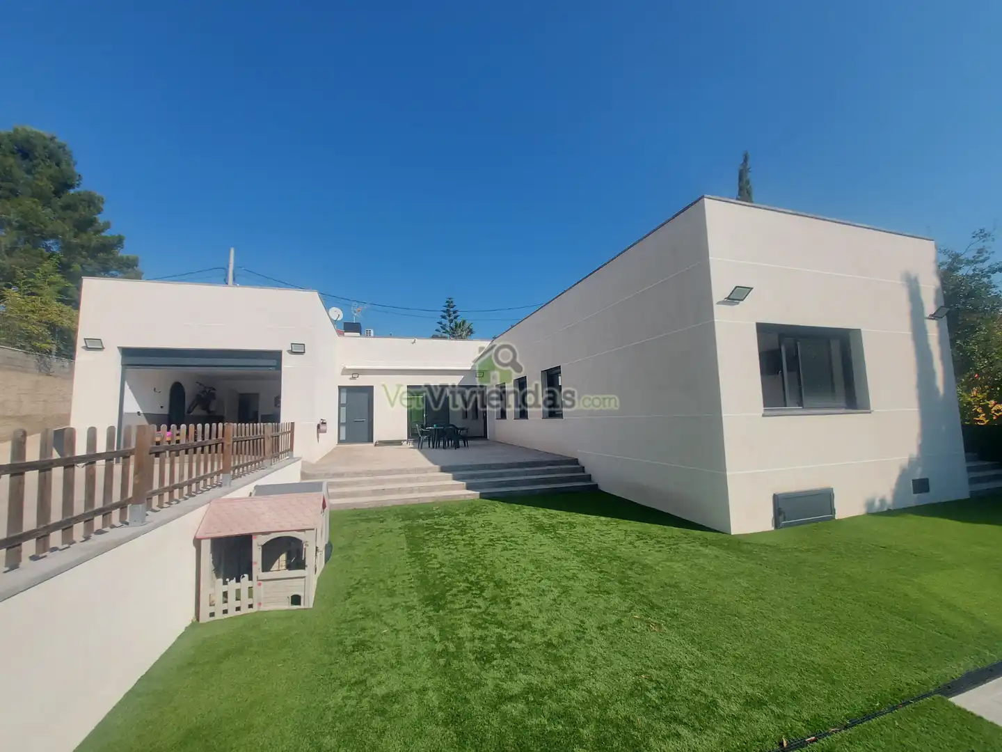 Außenansicht von Haus oder Chalet zum Verkauf in Pallejà mit Klimaanlage, Heizung und Privatgarten