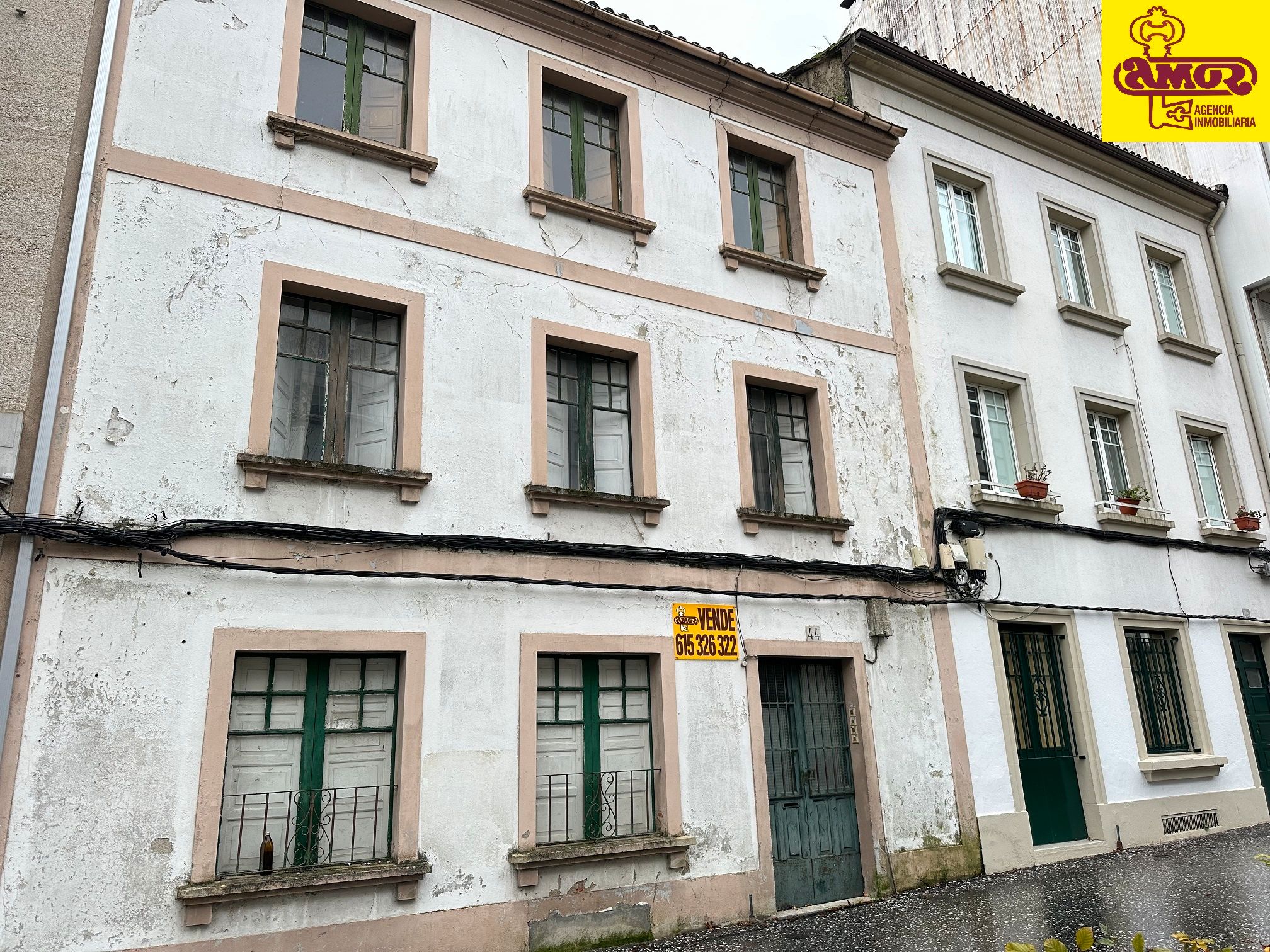 Exterior view of Building for sale in Santiago de Compostela 
