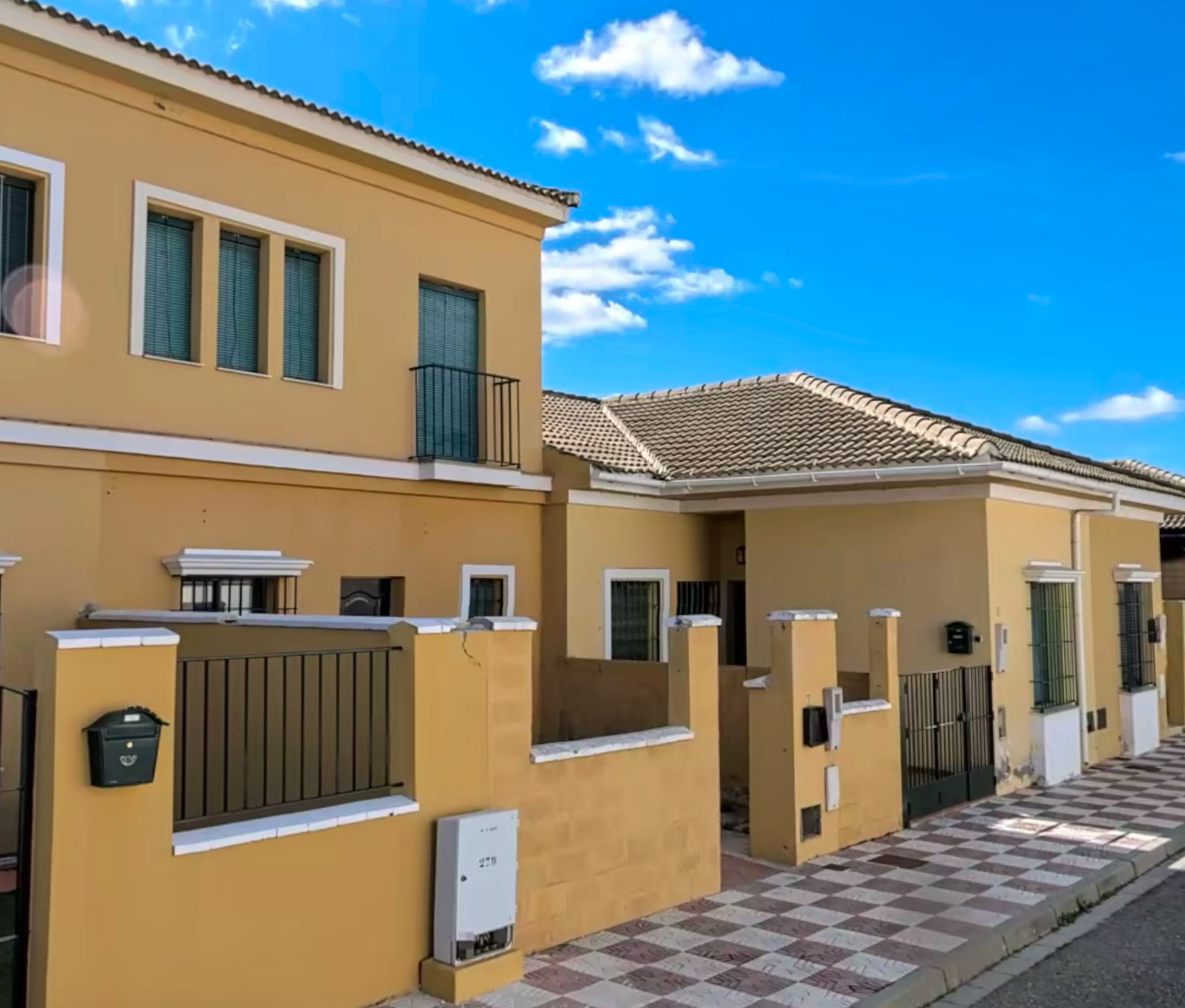 Exterior view of Single-family semi-detached for sale in Burguillos