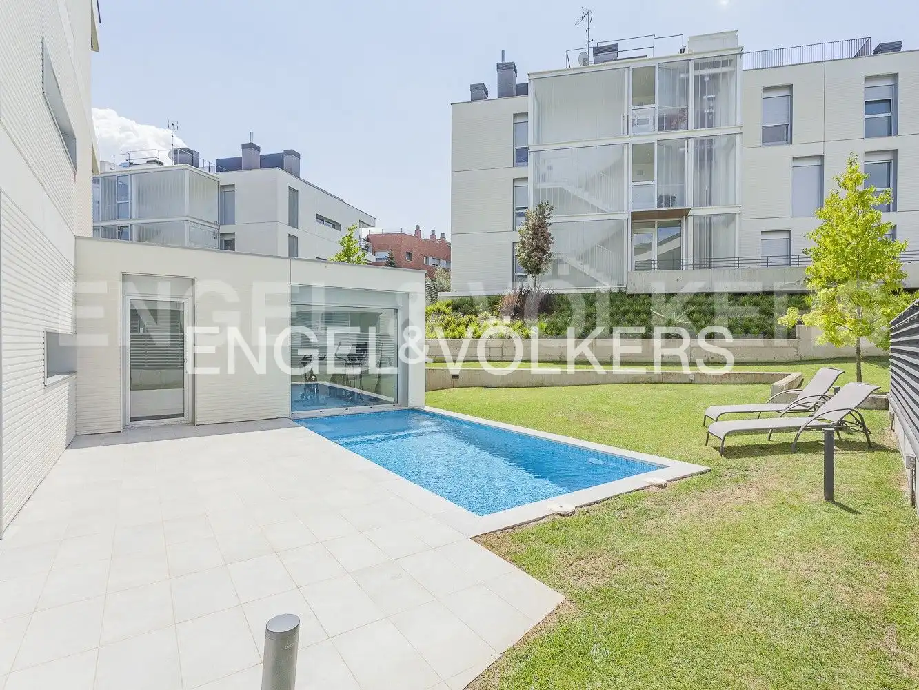 Swimming pool of Attic for sale in Sant Cugat del Vallès  with Air Conditioner, Heating and Private garden