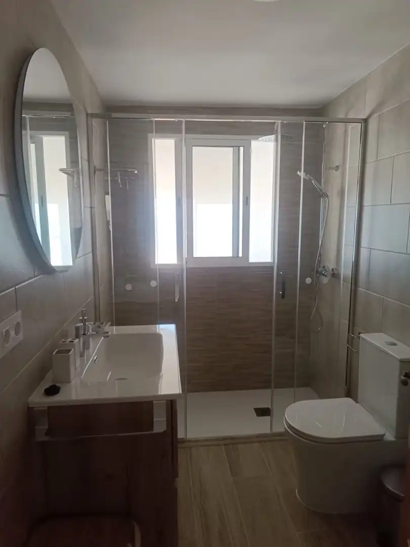 Bany de Apartament de lloguer en Sotogrande amb Aire condicionat