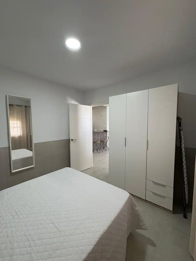 Dormitori de Casa o xalet de lloguer en Chiclana de la Frontera amb Aire condicionat, Jardí privat i Moblat