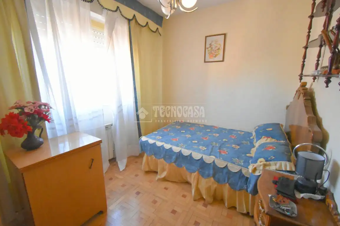 Habitación de Piso en venta en Madrid con Calefacción, Parquet y Terraza