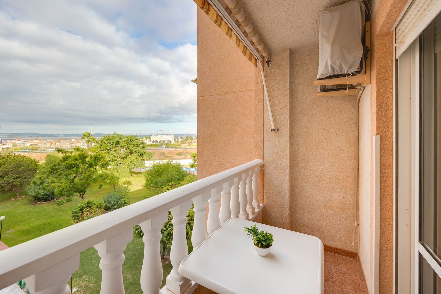 Terraza de Piso en venta en Torrevieja con Aire acondicionado, Terraza y Amueblado