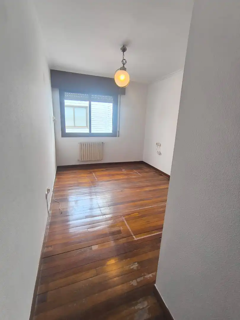 Habitación de Piso en venta en Pontevedra Capital  con Calefacción, Parquet y Trastero