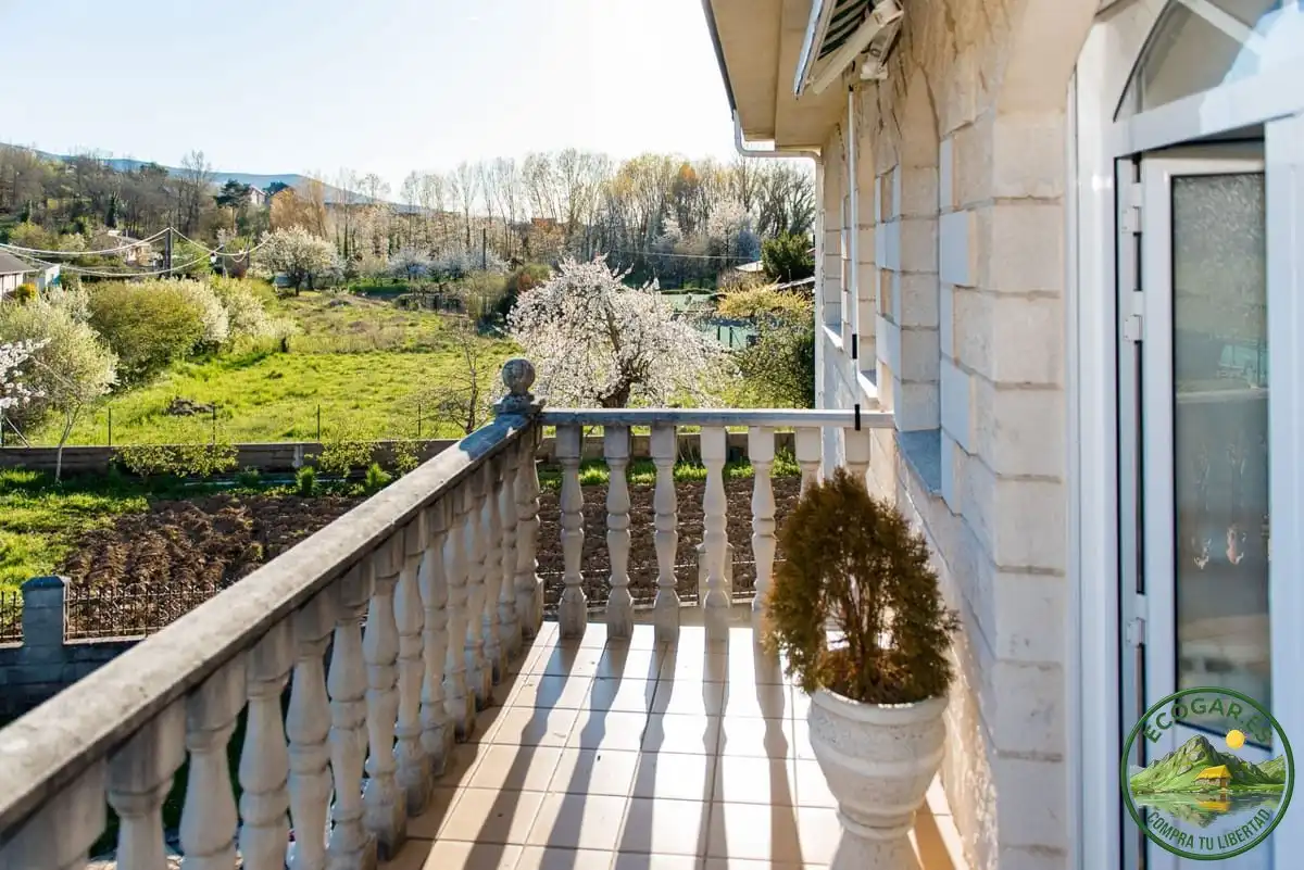 Terrassa de Casa o xalet en venda en Torre del Bierzo amb Aire condicionat, Calefacció i Jardí privat