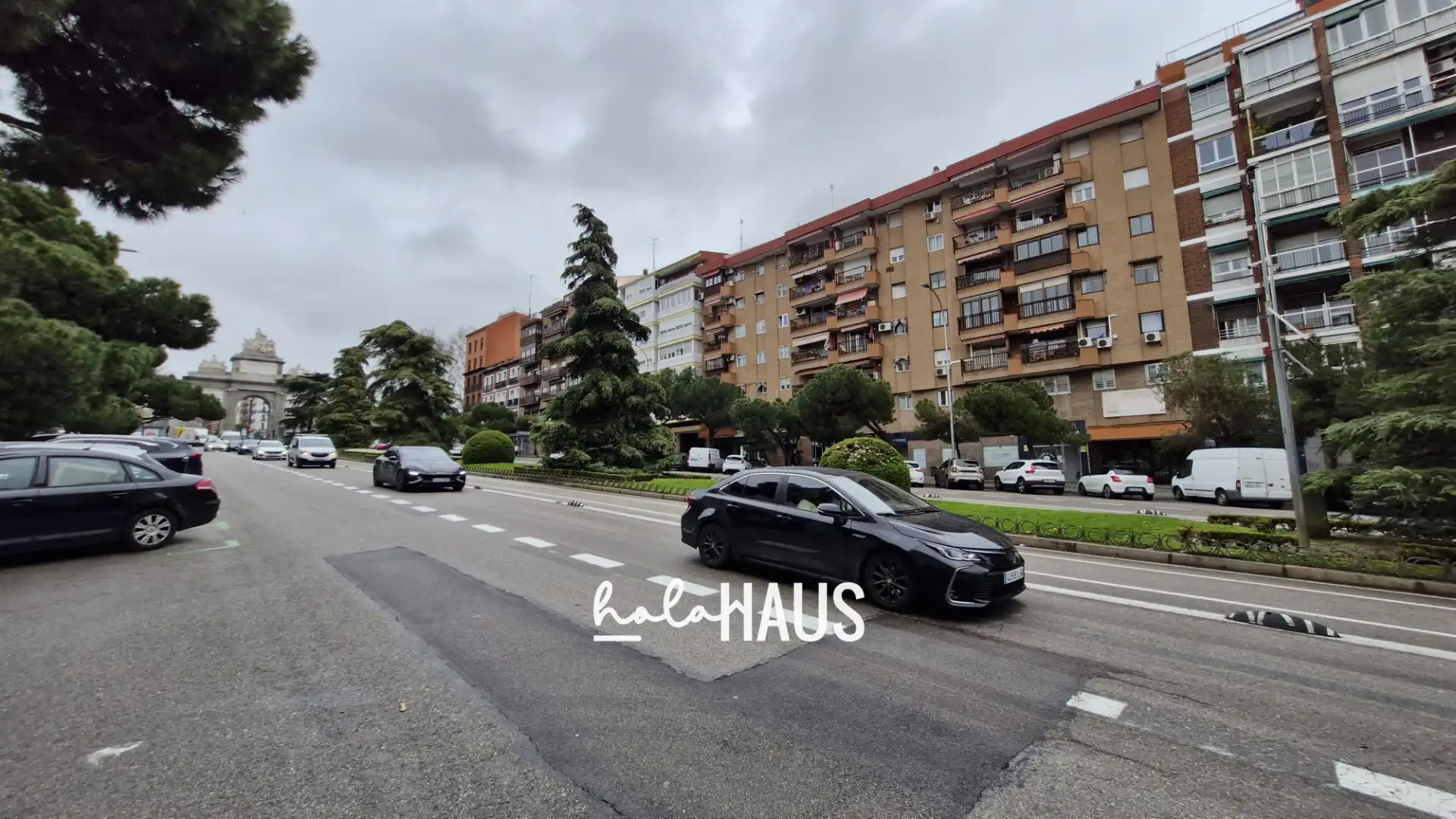 Außenansicht von Fabrikhallen zum Verkauf in Madrid