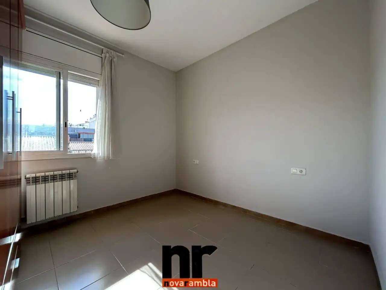 Dormitori de Pis en venda en Ripollet amb Aire condicionat, Calefacció i Terrassa