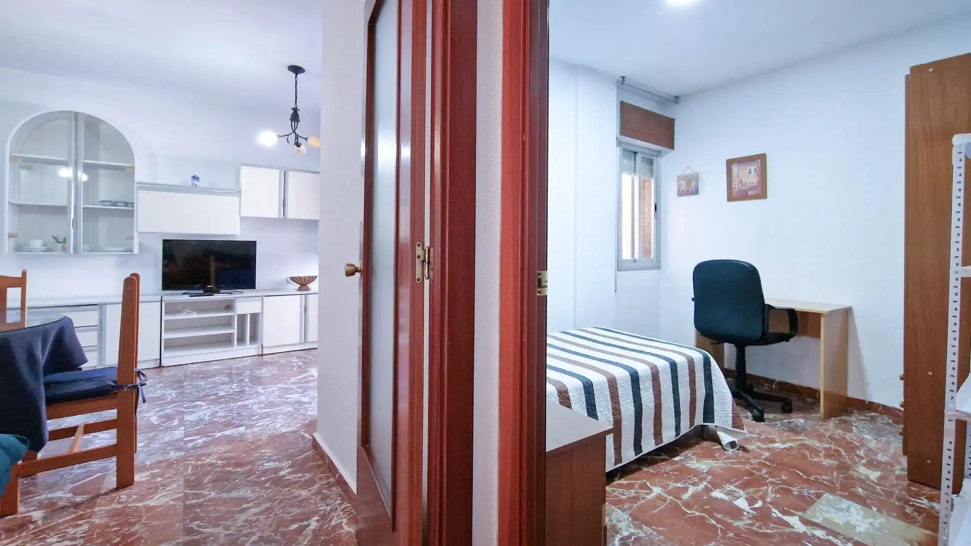 Schlafzimmer von Wohnung zur Miete in Badajoz mit Möbliert und Balkon