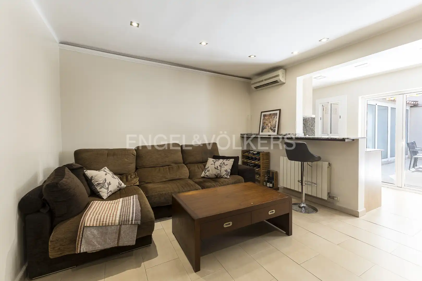 Living room of Houses for sale in Barcelona  with Air Conditioner, Heating and Terrace