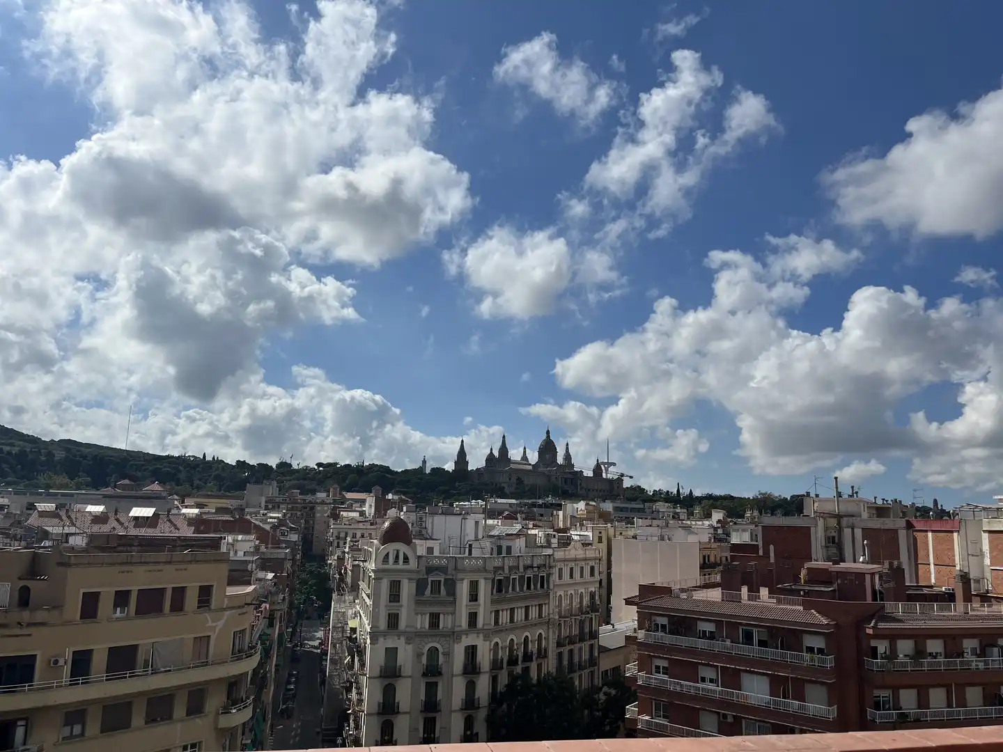 Außenansicht von Wohnung zum Verkauf in  Barcelona Capital mit Balkon
