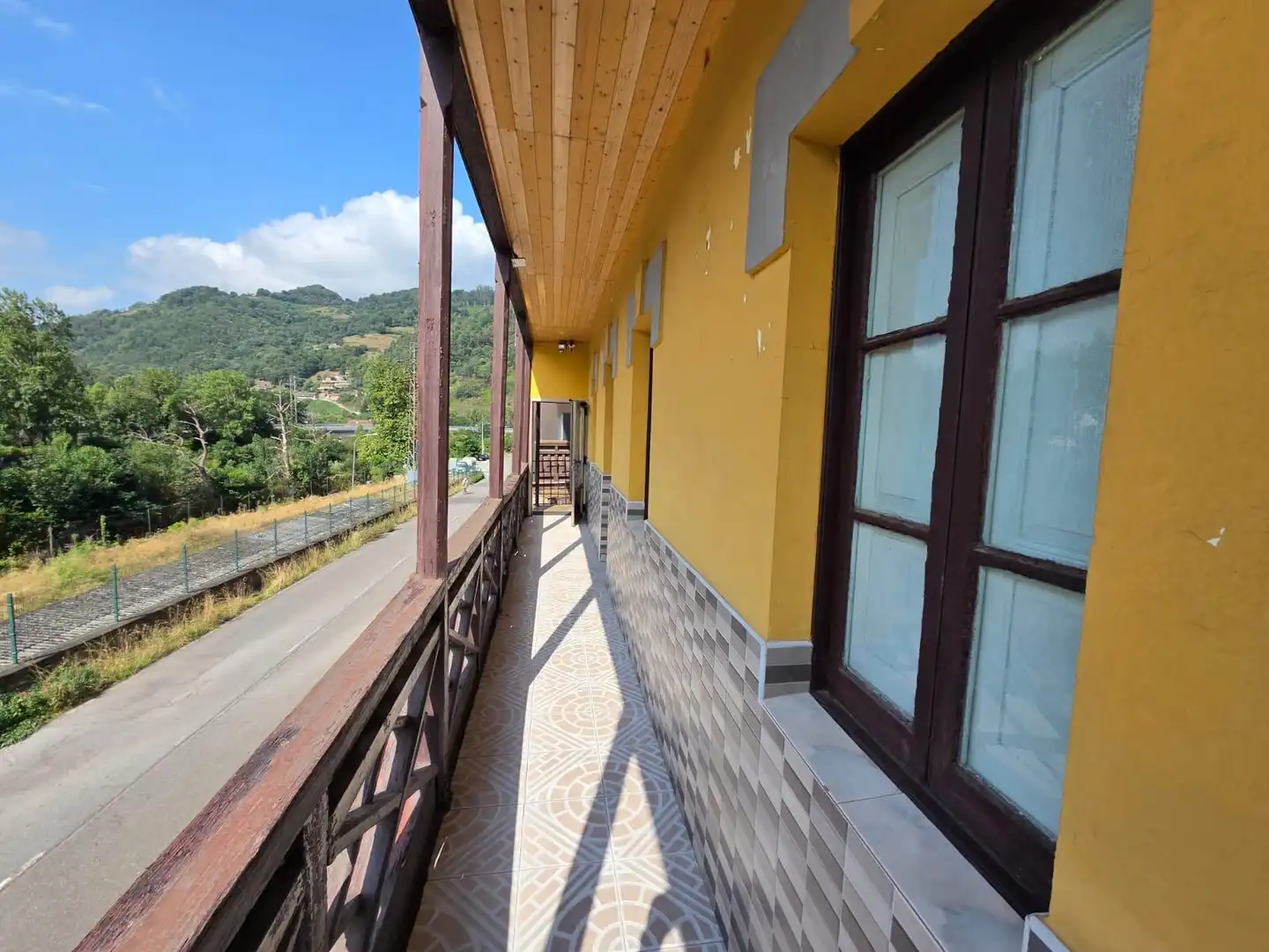 Vista exterior de Edifici en venda en Mieres (Asturias)